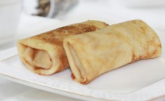 БЛИНЧИКИ КУКУРУЗНЫЕ С ТВОРОЖНО-СМОРОДИНОВОЙ НАЧИНКОЙ 1КГ