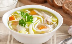 СУП ЛАПША ДОМАШНЯЯ С КУРИЦЕЙ 500Г